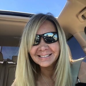 Meet your Posher, Dionne